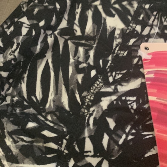 NEW Mid rise soft leggings with mesh panels - Picture 6 of 7